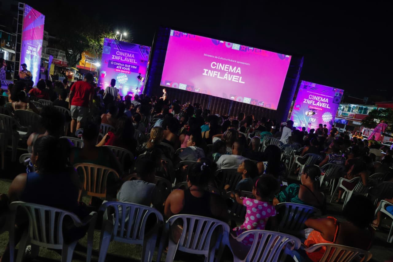 Cinema Inflável em Salvador oferece sessões gratuitas e pipoca ao público