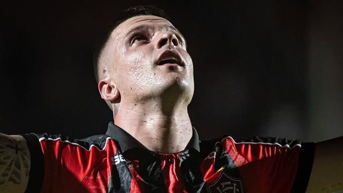 Renato Kayzer do Vitória lamenta perda de titularidade e descontentamento