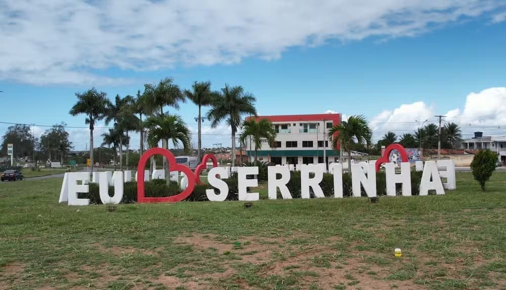 Homem é preso por obrigar vítima a pular de prédio em Serrinha, Bahia