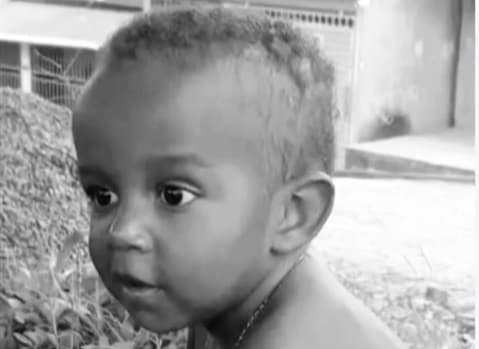 Menino de dois anos morre afogado em piscina na casa dos avós em Itapé, Bahia