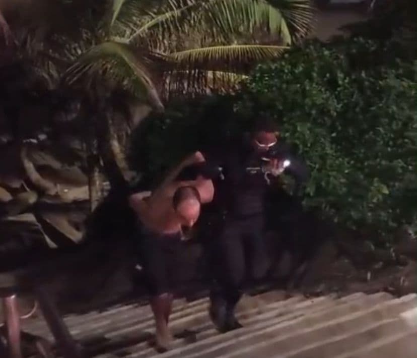 Homem foragido por tráfico de drogas é preso na Praia do Buracão, Salvador