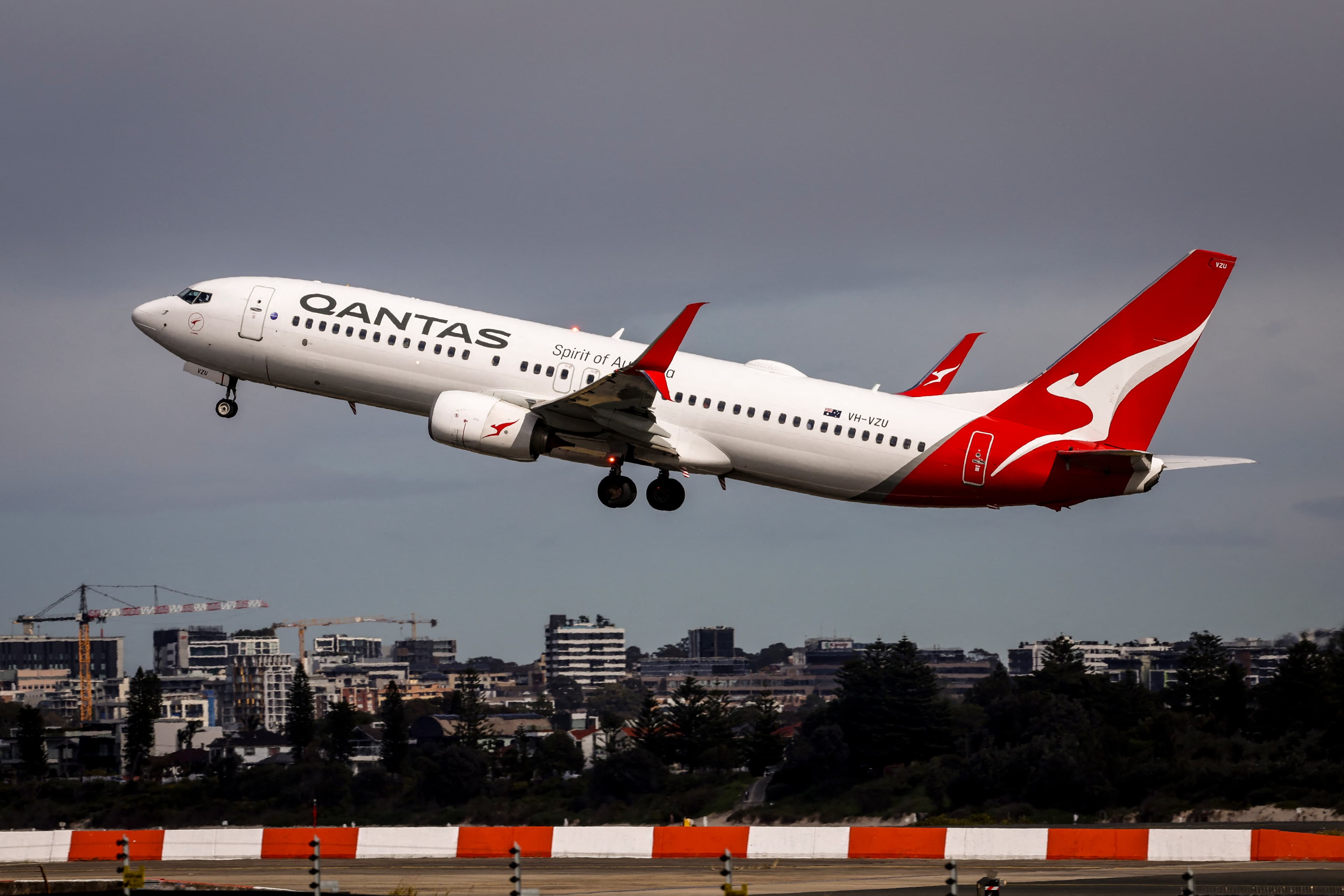 Influenciadora tem voo cancelado após postar bilhete da Qantas em Cairns