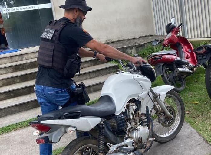 Motocicleta utilizada em crimes é recuperada pela Polícia Civil em Eunápolis, Bahia