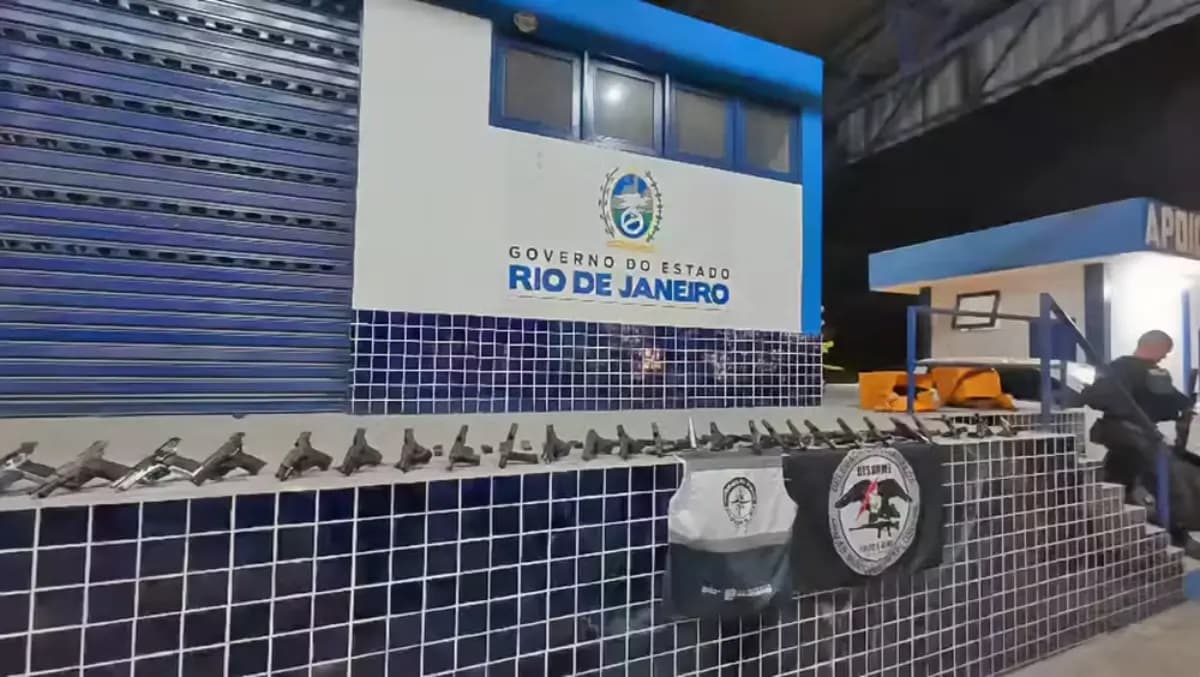 Mulher é presa com 30 pistolas do Comando Vermelho em operação no Rio