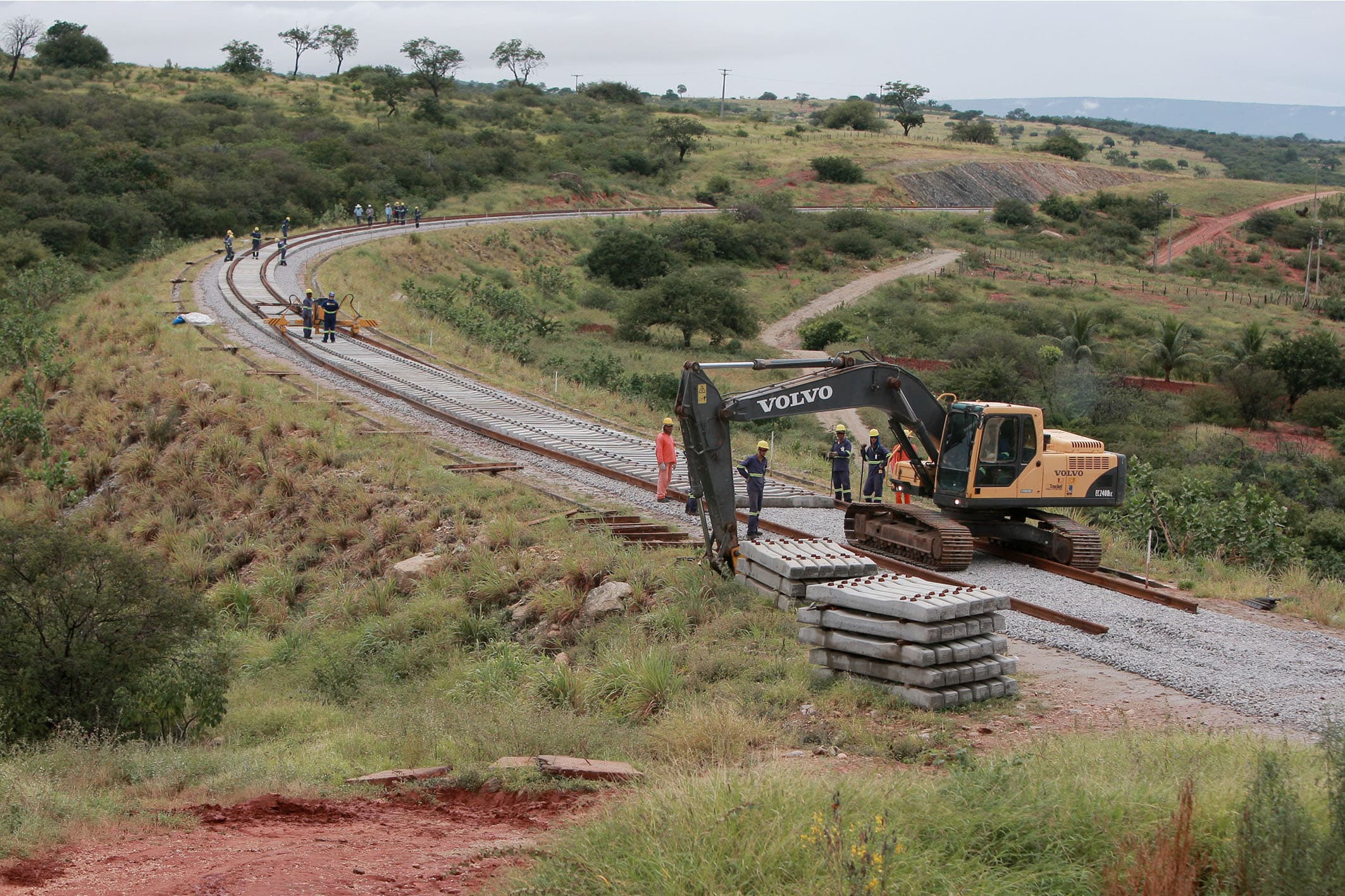 Ferrovia Fiol na Bahia muda traçado e se torna prioridade do governo Lula