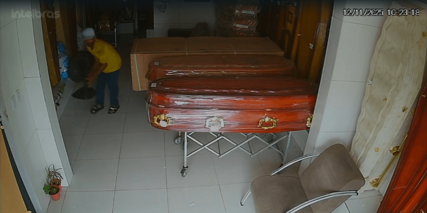 Homem é flagrado furtando ventilador de funerária em Salvador