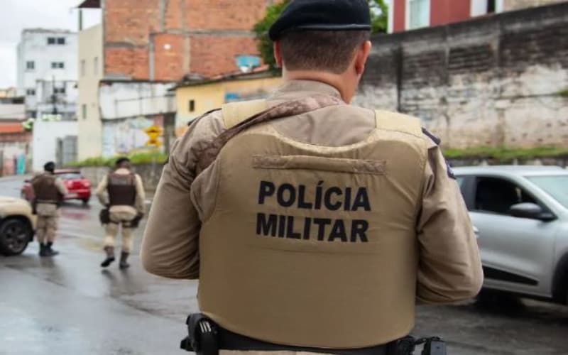 Três policiais militares condenados por roubo a torcedores em Salvador, Bahia