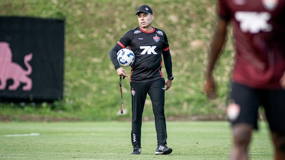 Vitória intensifica preparação tática para jogo contra o Palmeiras em Salvador