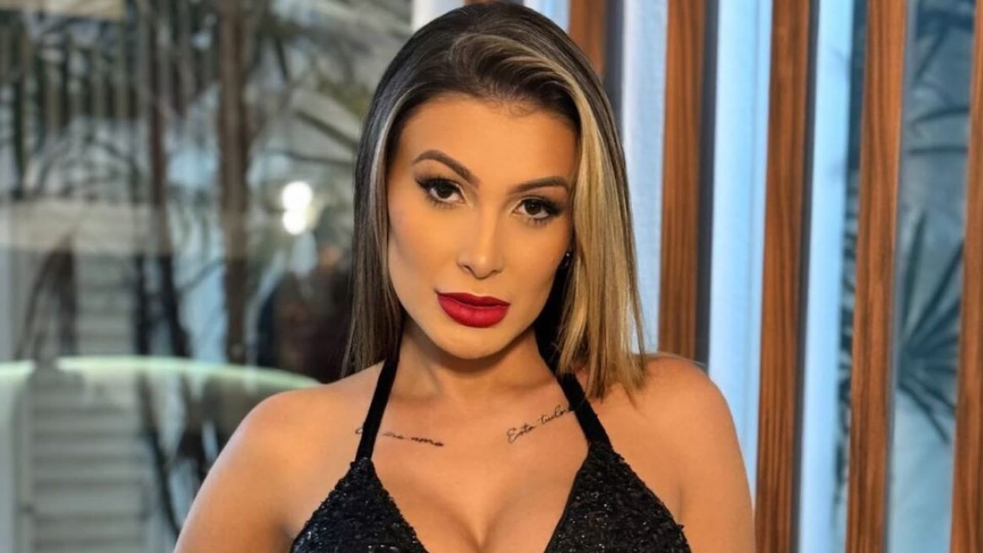 Andressa Urach é a musa da escola de samba Porto da Pedra para o Carnaval 2026