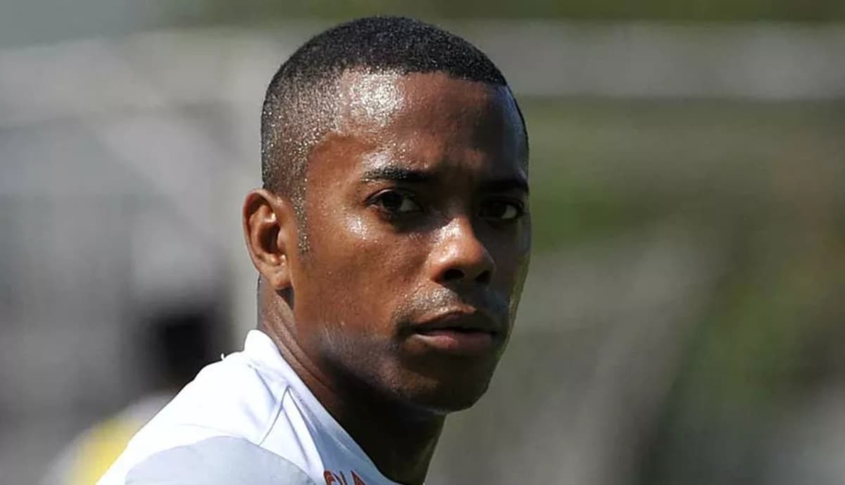 Robinho, ex-jogador, é transferido de presídio em Tremembé para Limeira