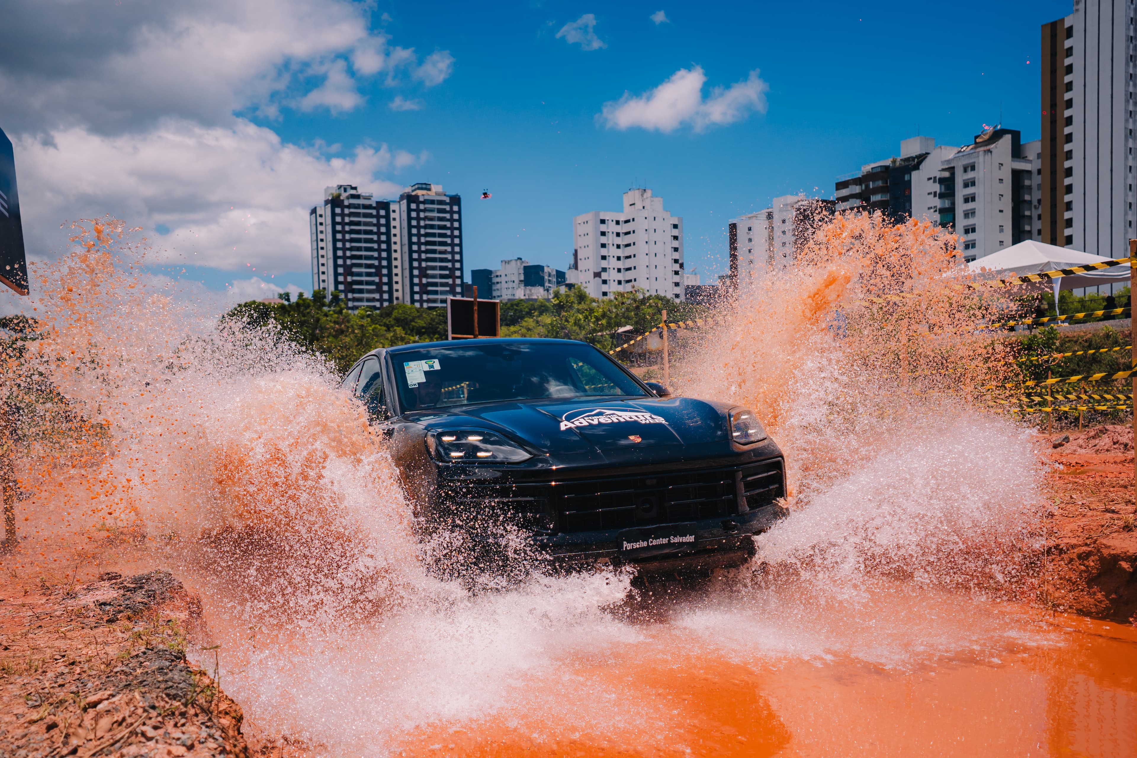 Porsche apresenta experiência off-road inédita com SUVs em Salvador, Bahia