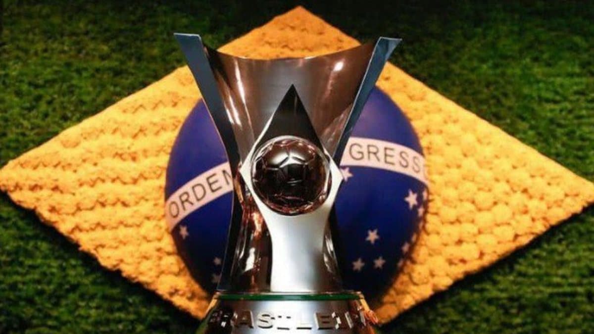 Lucas Torezin apita Palmeiras x Vitória no Allianz Parque em São Paulo