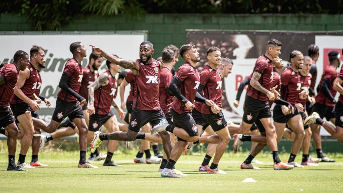 Vitória faz último treino em Salvador antes de enfrentar o Palmeiras