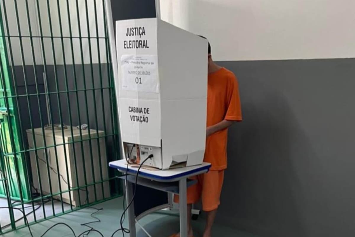 Câmara aprova proposta que pode proibir presos provisórios de votar no Brasil