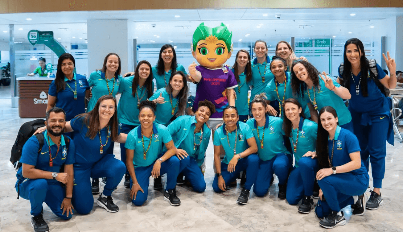 Seleção brasileira desembarca nas Filipinas para a Copa do Mundo feminina de futsal