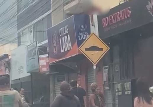 Homem é flagrado no telhado durante roubo em loja em Vitória da Conquista, Bahia