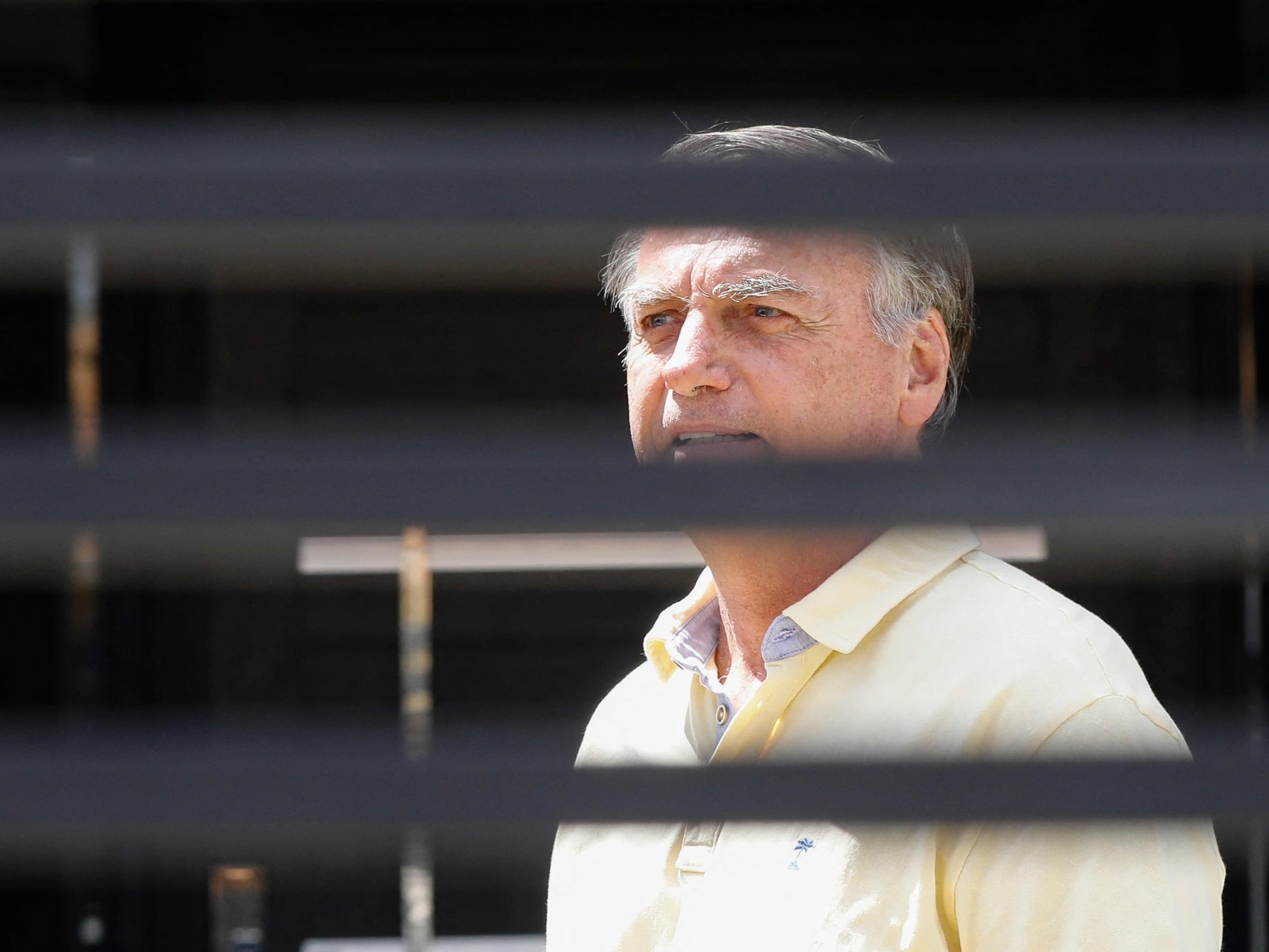 Jair Bolsonaro é preso pela Polícia Federal após ordem do STF