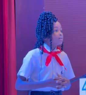 Lula se emociona com discurso de jovem moçambicana durante entrega de título em Maputo