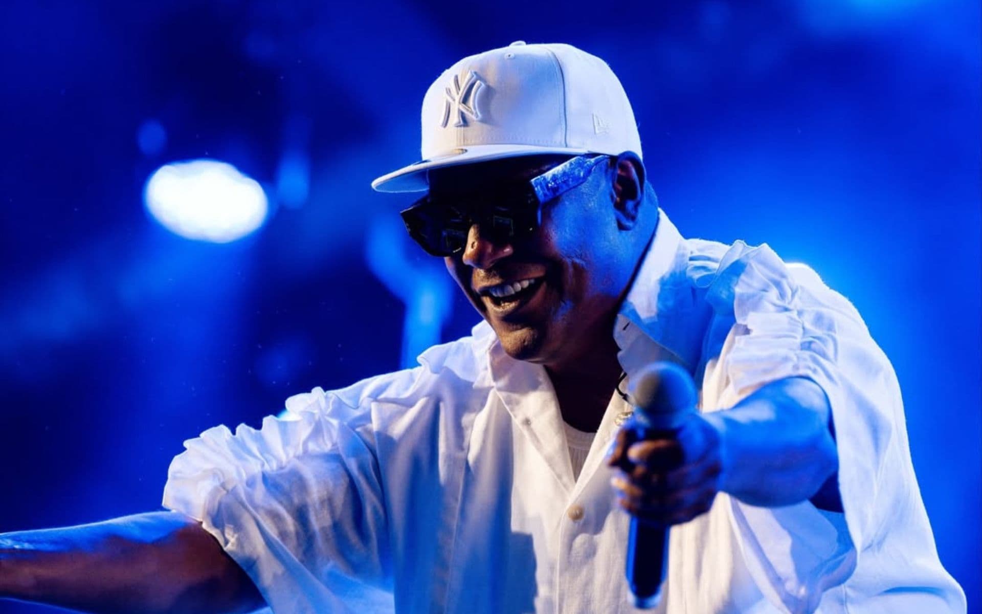 Márcio Victor tem alta e seguirá tratamento em casa após internação em Salvador