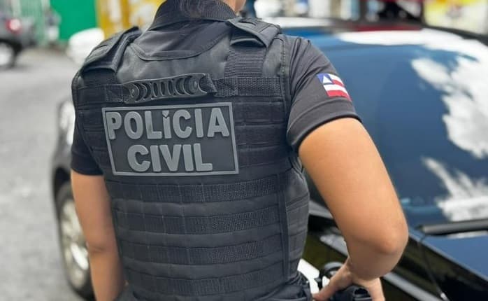 Casal é preso em Salvador com carro roubado e maconha durante abordagem