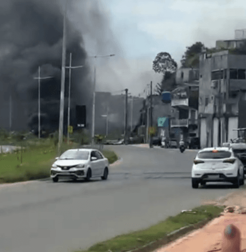 Protesto bloqueia avenida Gal Costa em Salvador e causa caos no trânsito