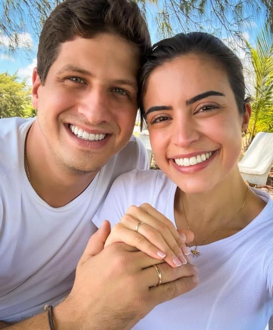 João Campos e Tabata Amaral anunciam noivado em Recife, PE