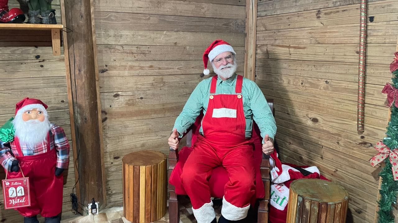 Casa do Papai Noel na Fenagro 2025 encanta famílias em Salvador, BA