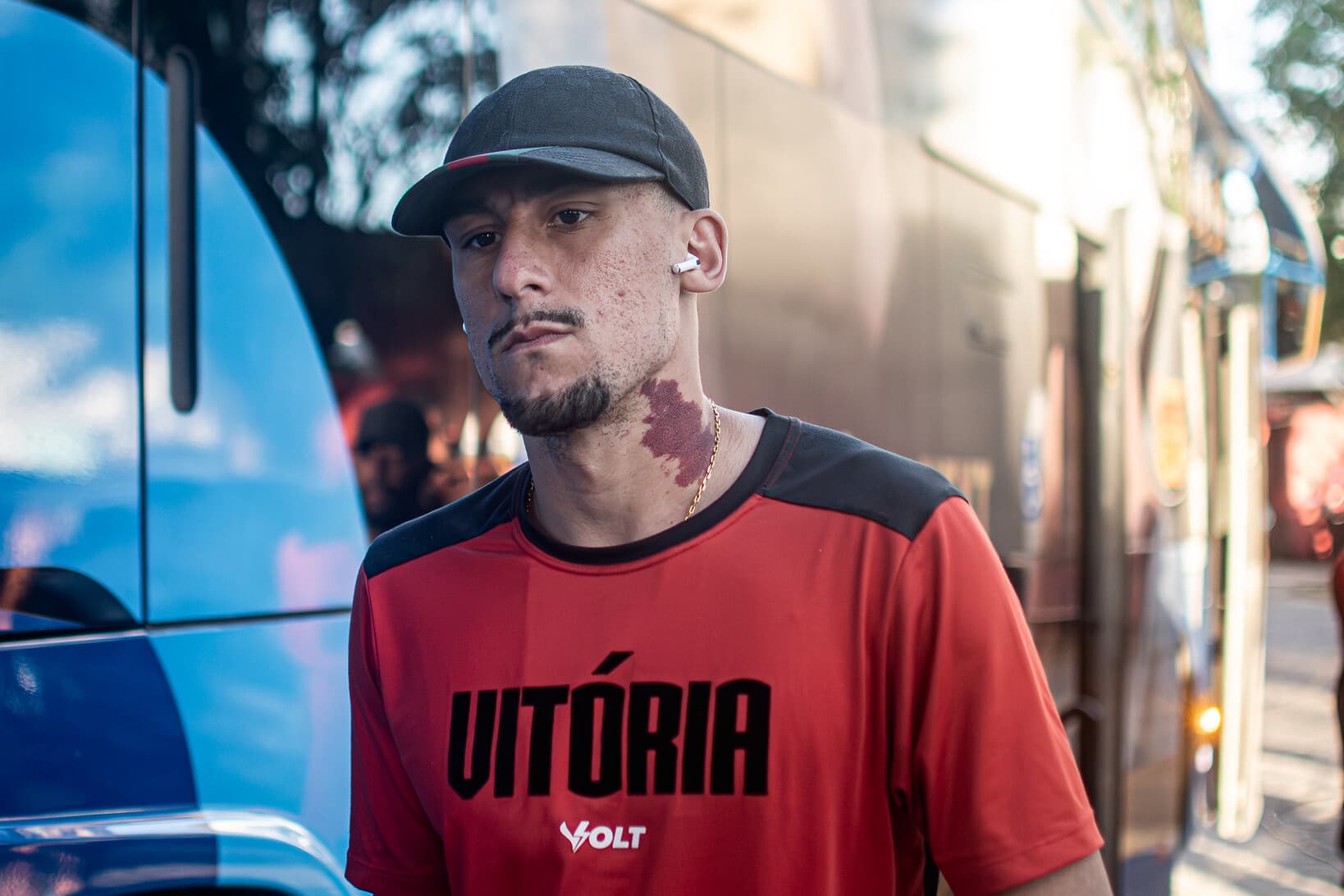 Vitória busca aquisição definitiva de Gabriel Baralhas, volante do Atlético-GO