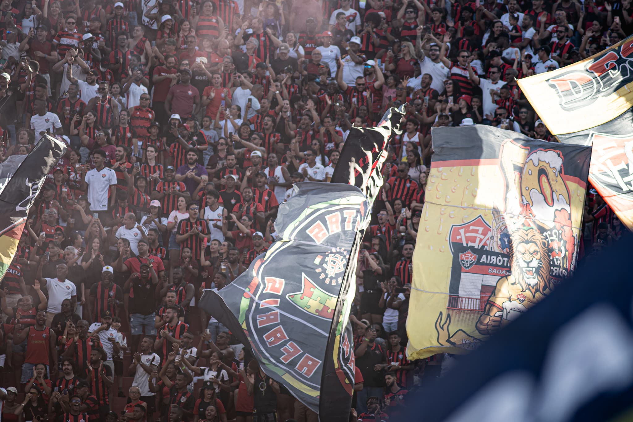 Vitória bate recorde de público no Barradão com 30.591 torcedores na vitória sobre o Mirassol