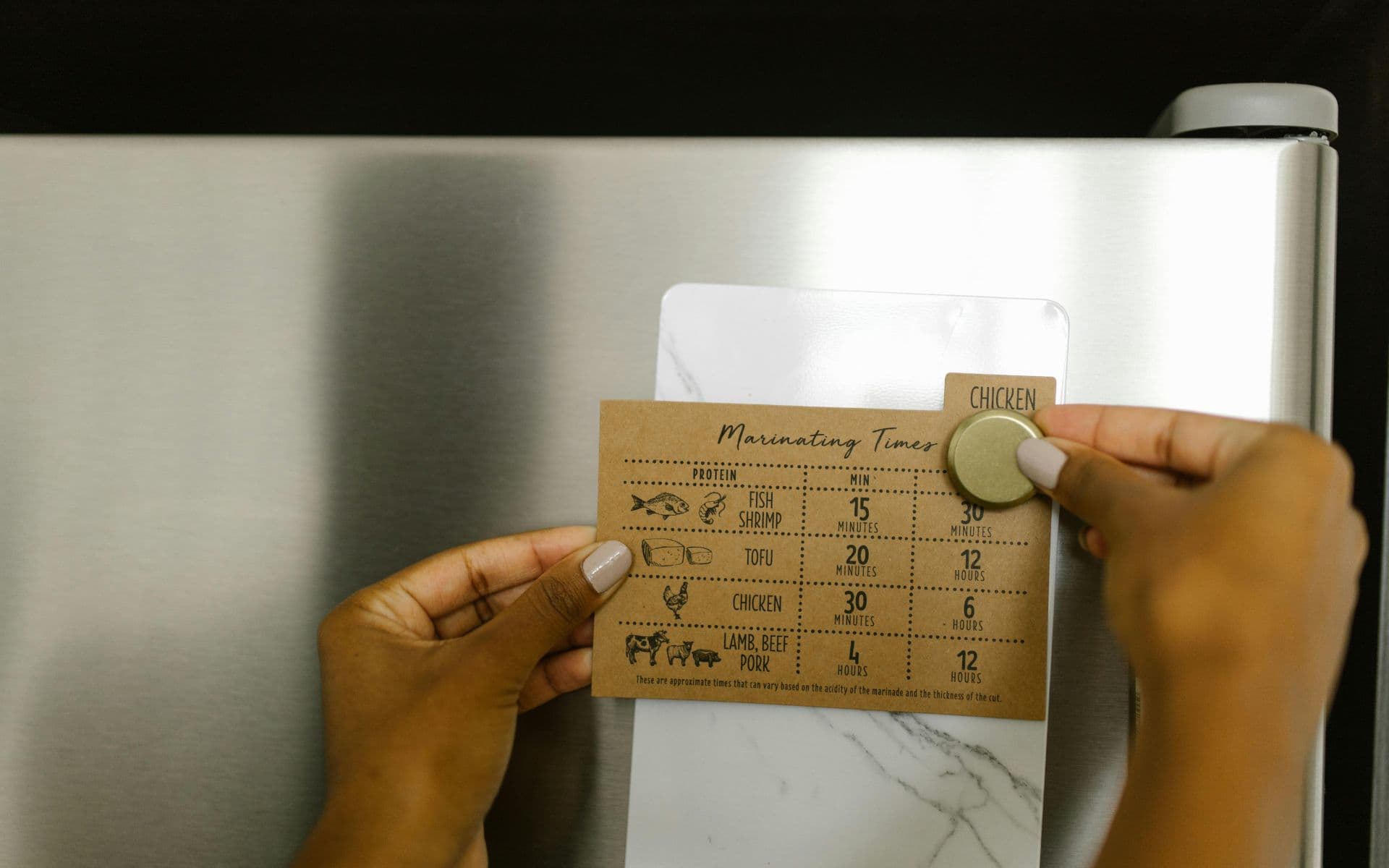 Ímãs decorativos podem afetar geladeiras modernas, alerta especialista