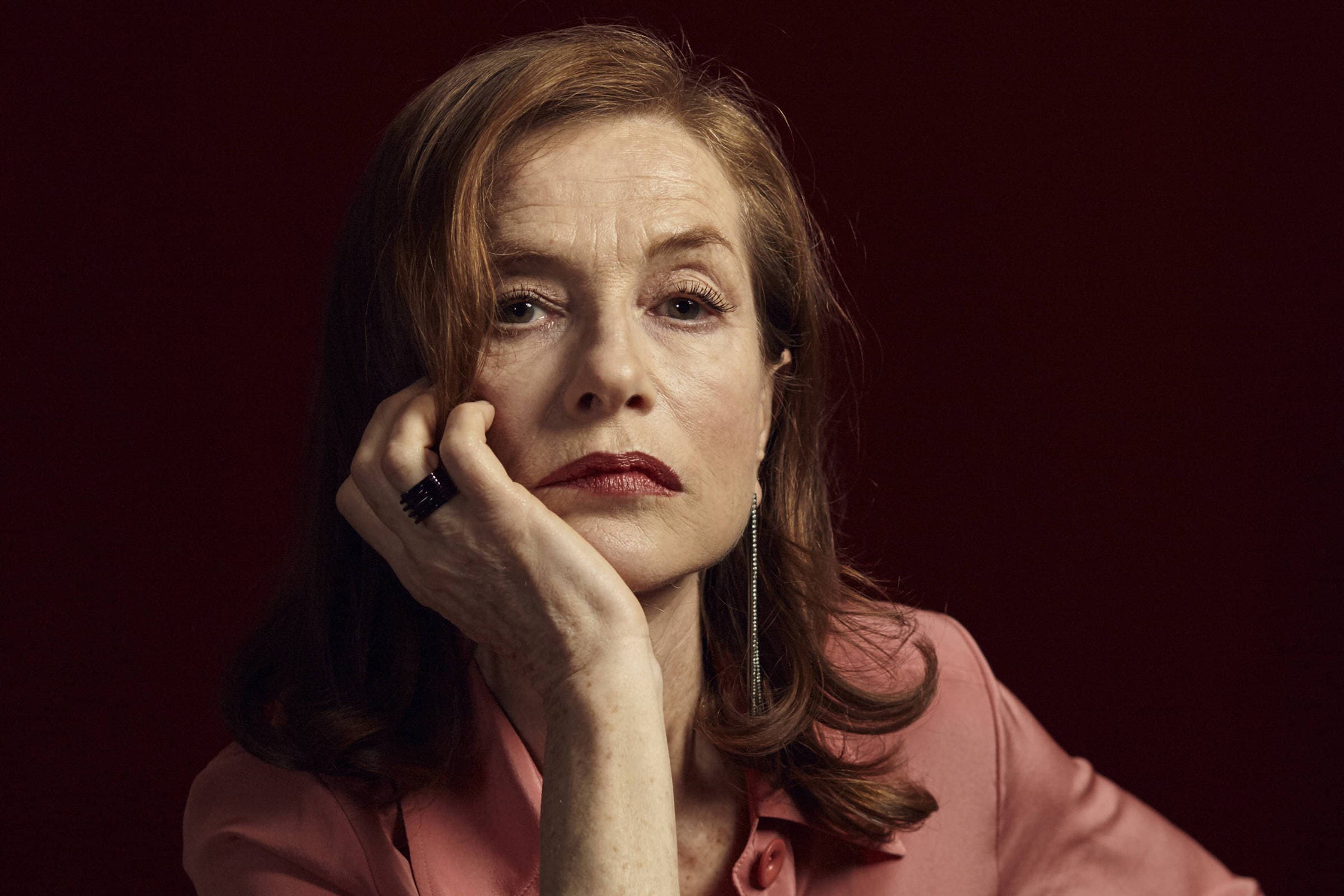 Isabelle Huppert expressa interesse em trabalhar com diretores brasileiros em Salvador