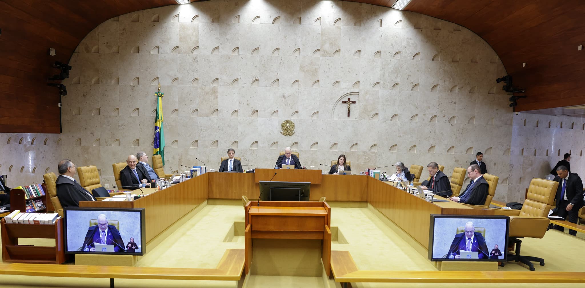 Gilmar Mendes e Flávio Dino defendem nova regra de impeachment no STF em Brasília