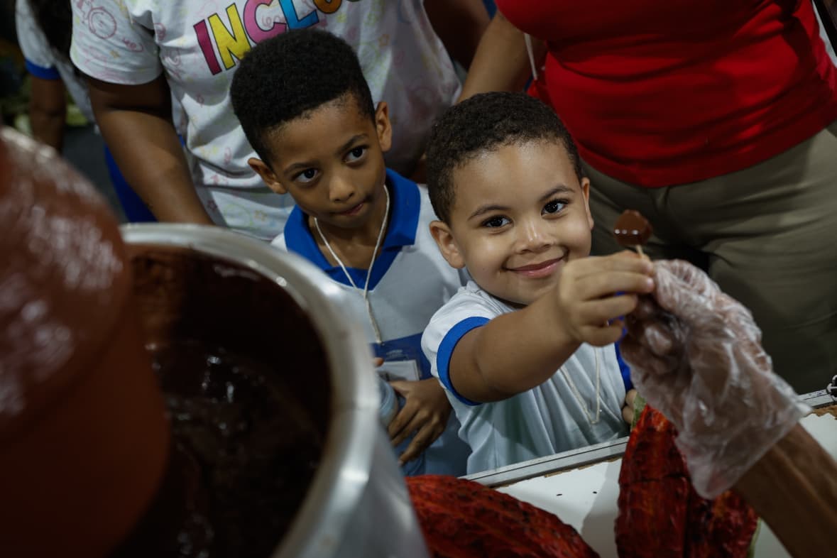 Chocolate baiano é destaque na Fenagro 2025 em Salvador, impulsionando economia local