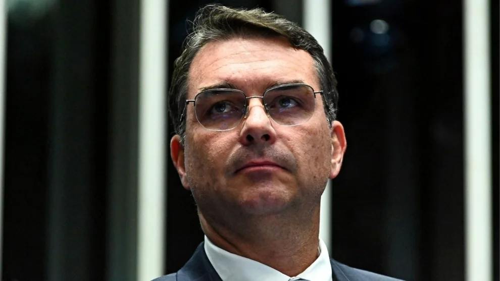 Centrão considera chance de Flávio Bolsonaro desistir da candidatura à presidência em 2026