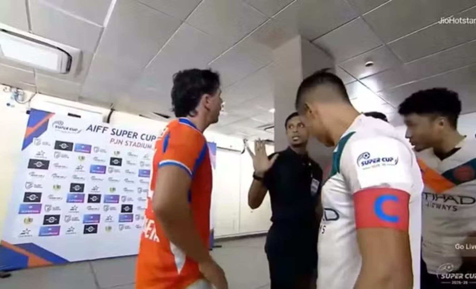 Iker Guarrotxena do FC Goa é expulso antes do jogo por cueca irregular em Margao