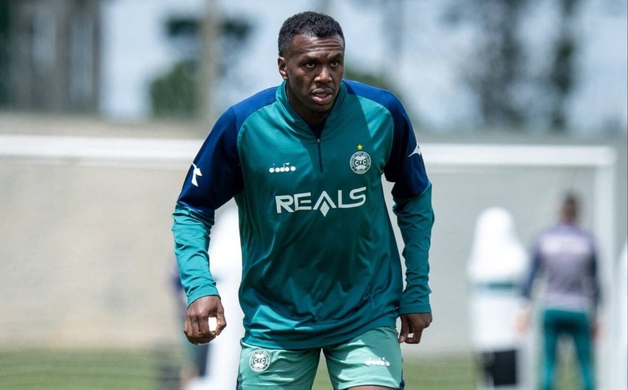 Bahia busca contratar Jacy, zagueiro do Coritiba, com salário triplicado