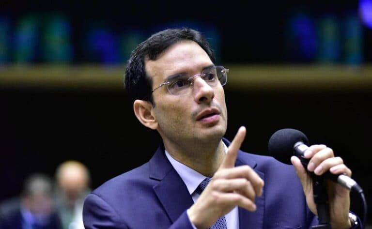 Câmara avança em projeto que encerra jornada 6×1 e estabelece carga de 40 horas semanais