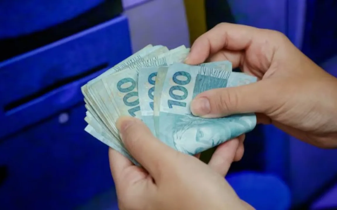 Governo anuncia salário mínimo de R$ 1.621 em 2026, aumento de R$ 103