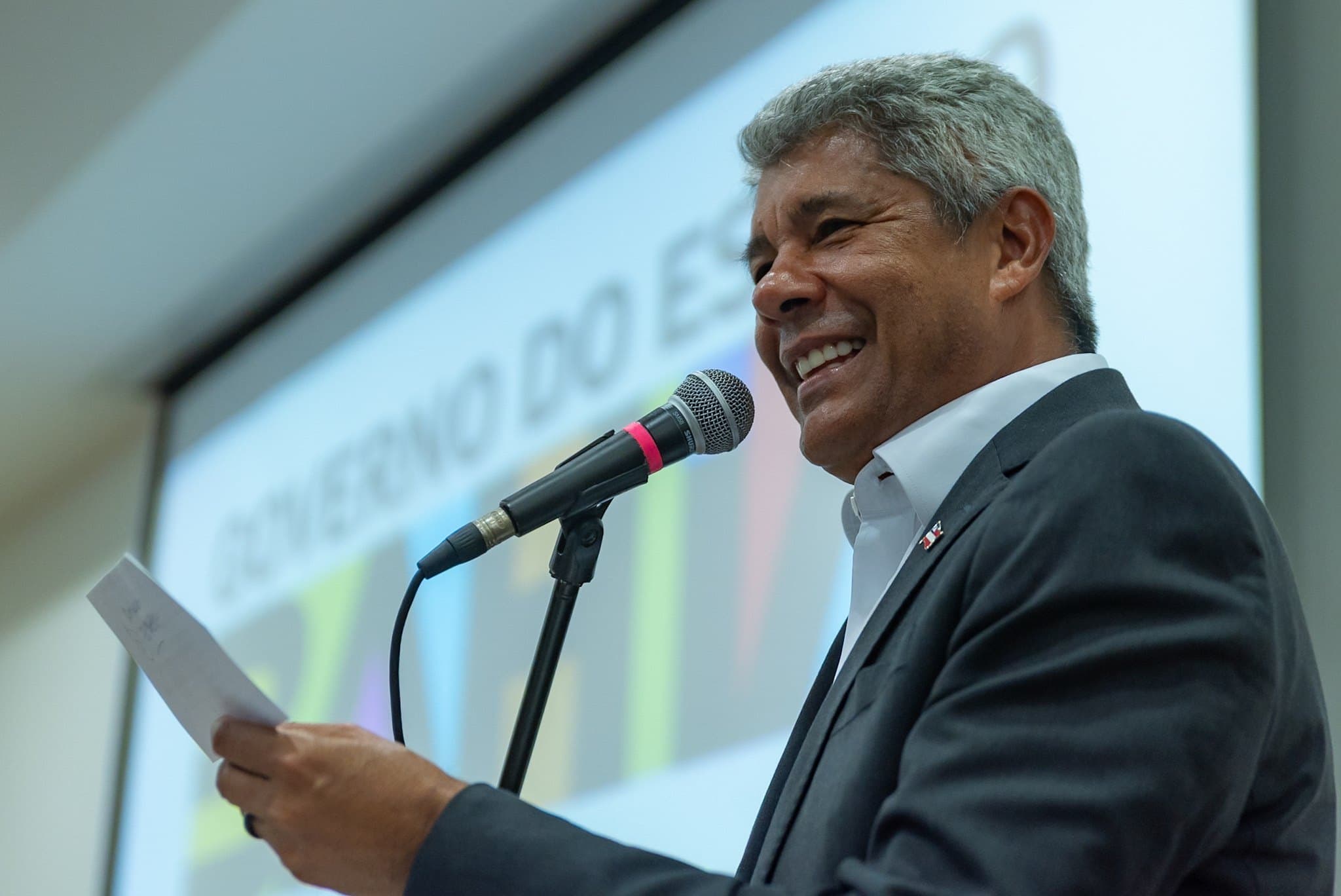 Jerônimo Rodrigues elogia suspensão de sanções a Moraes e destaca diplomacia brasileira