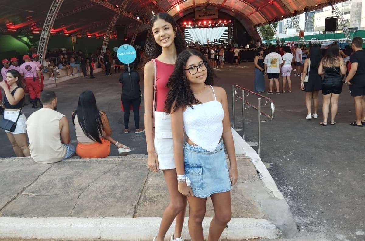 Jovens de Salvador lotam Arena A TARDE para show de Léo Foguete