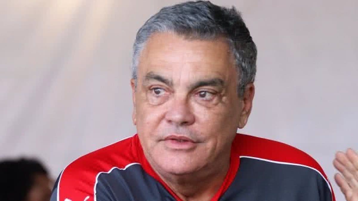 Paulo Carneiro é expulso do Barradão por torcida organizada durante eleição no Vitória