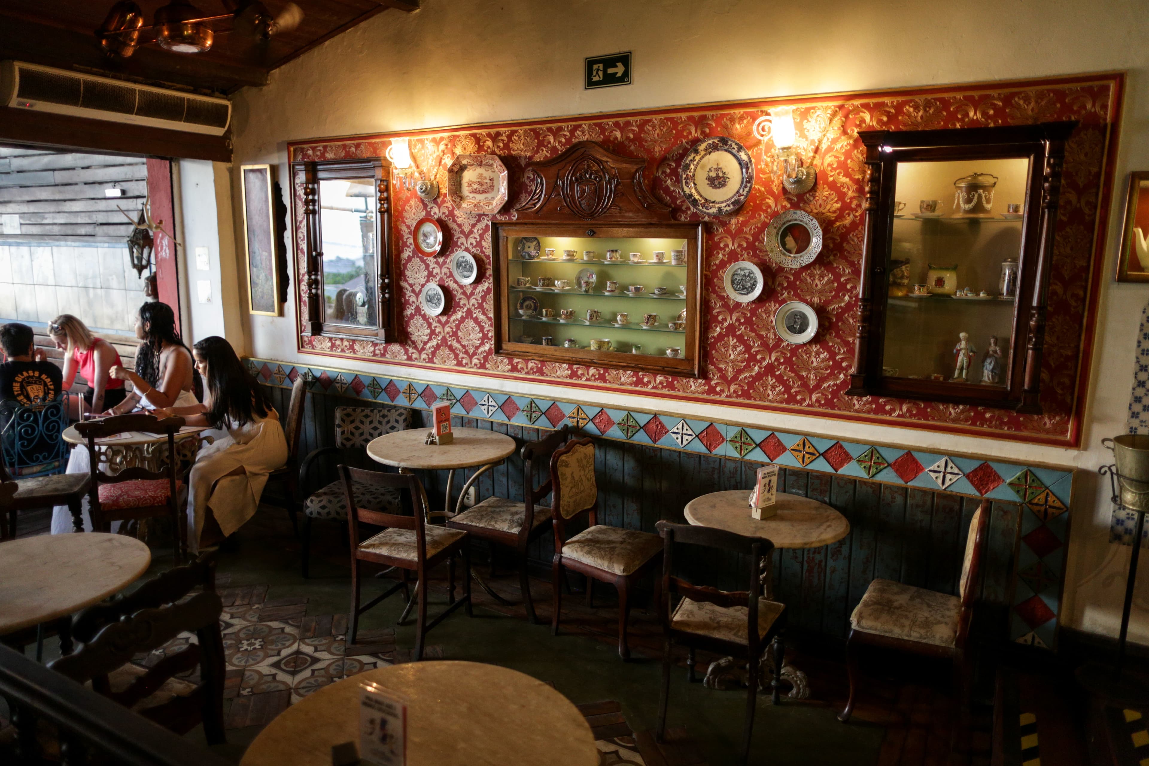 Seis cafés e restaurantes em Salvador destacam decoração histórica e identidade local