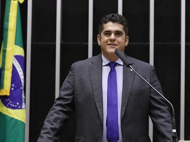 Deputado joga celular pela janela em operação da PF no Pará