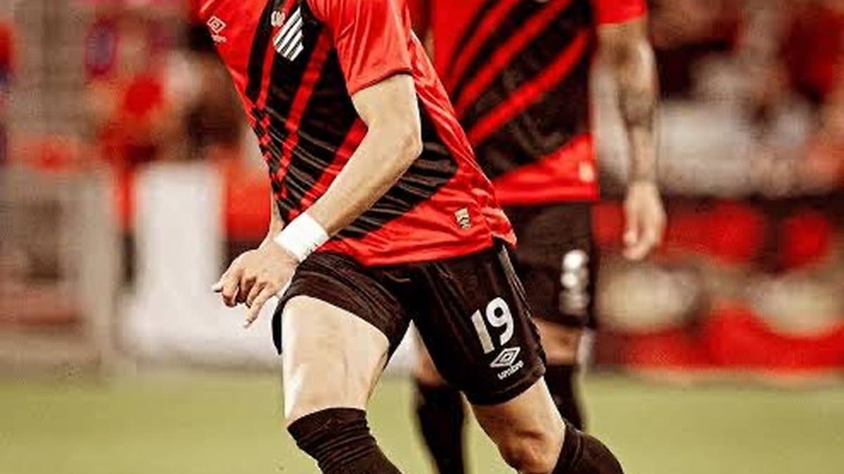 Vitória pode ter Luiz Fernando, do Athletico, como novo reforço