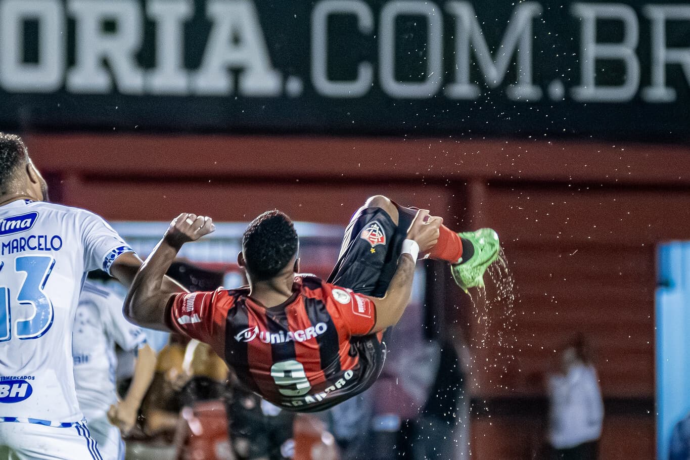 Alerrandro não leva Puskás 2025 com gol de bicicleta