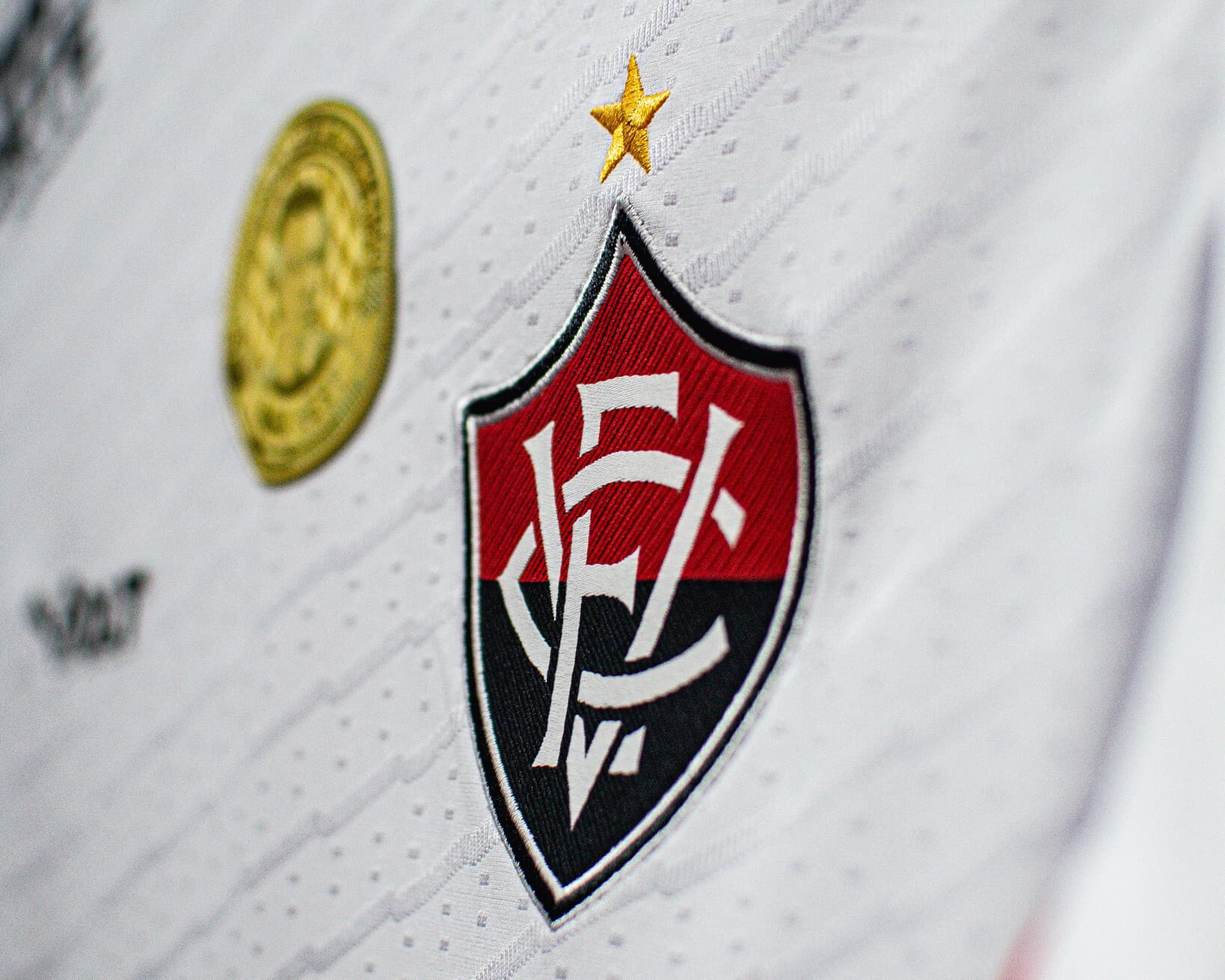 Vitória segue na busca por investidores para futura SAF, diz Mota