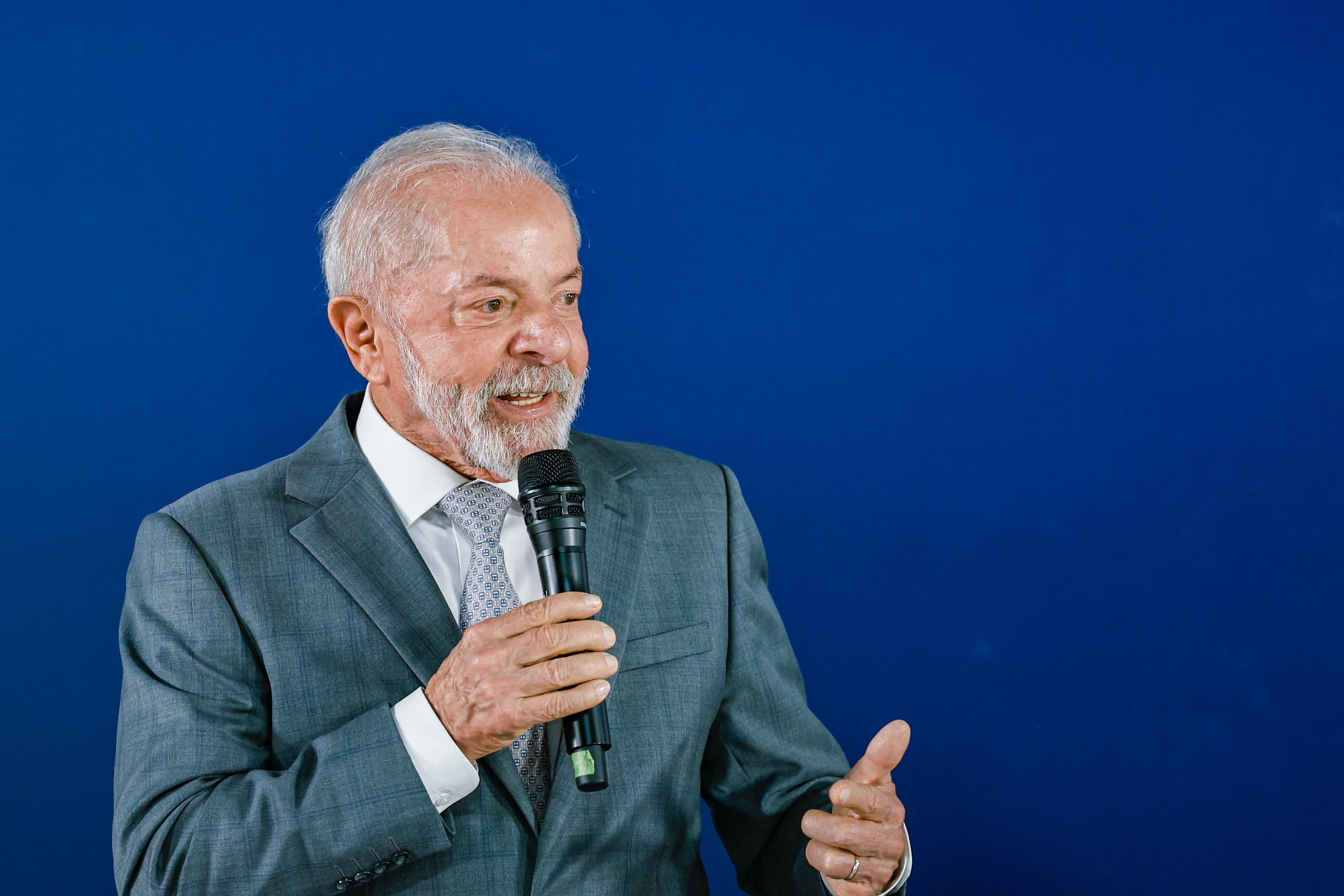 Lula reforça combate ao feminicídio em reunião com poderes