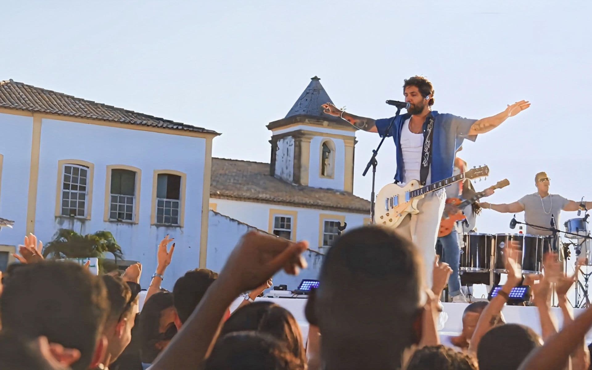 Banda Jammil Faz Show Gratuito Para Celebrar Pôr do Sol do Verão