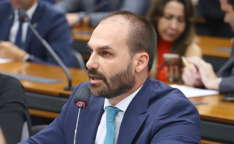 Eduardo Bolsonaro perde mandato e diz ser 'medalha de honra'