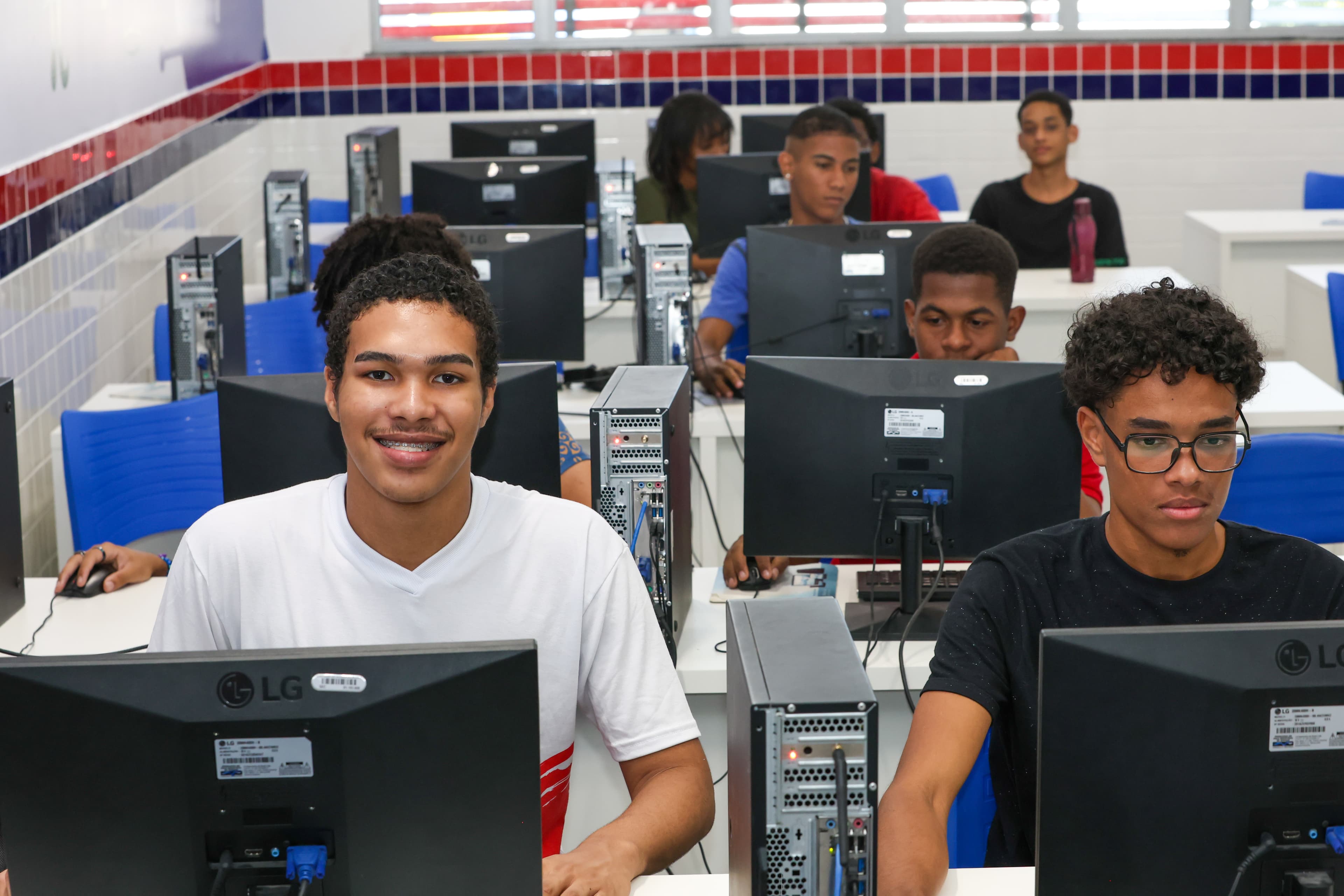 Bahia transforma educação com mais de R$ 300 milhões em escolas integrais